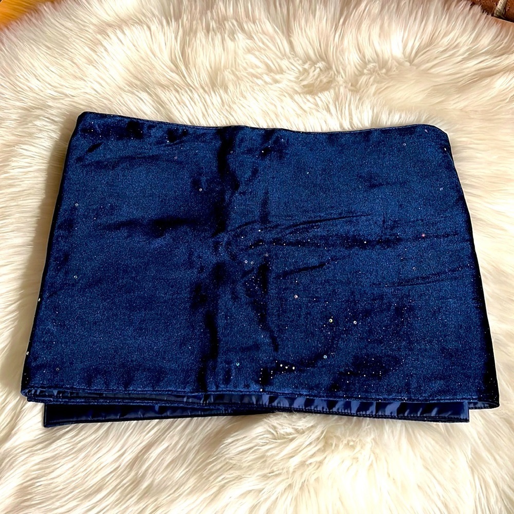 NWOT Navy Velvet Glittery Table Runner